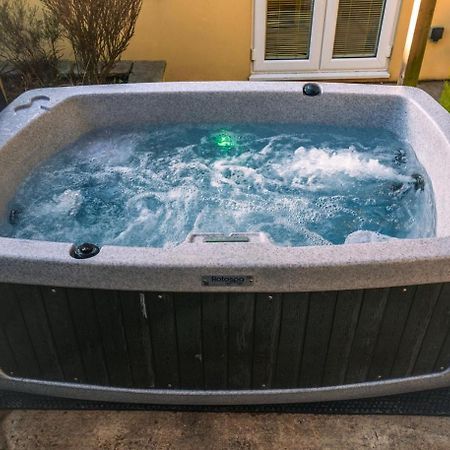 The Retreat, Own Hot Tub, Romantic Escape, Near Lyme Regis Bagian luar foto